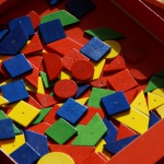 Drewniane zabawki edukacyjne - jak wpływają na dziecko?